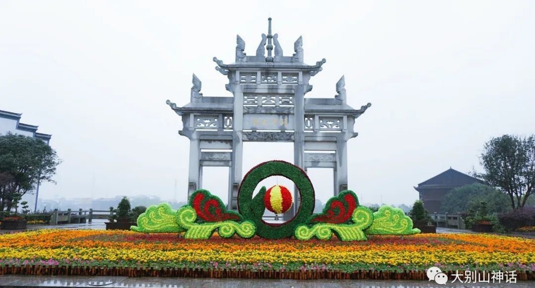 佘汉武旧作二首:竹枝词:国庆节与诗友游靖港古镇