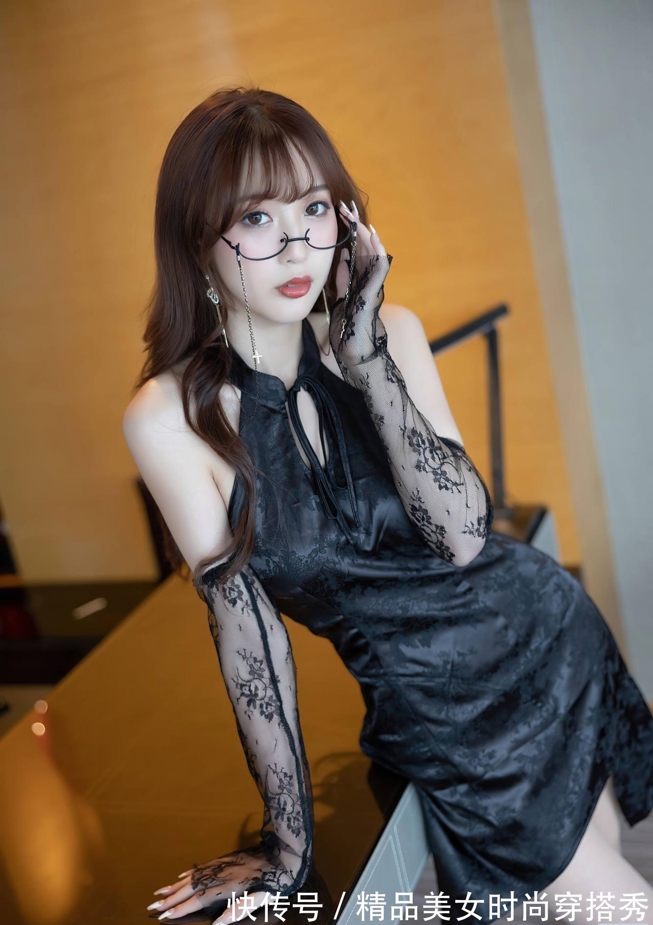 耐看 黑与白的搭配一直备受职场女性的喜爱,经典耐看