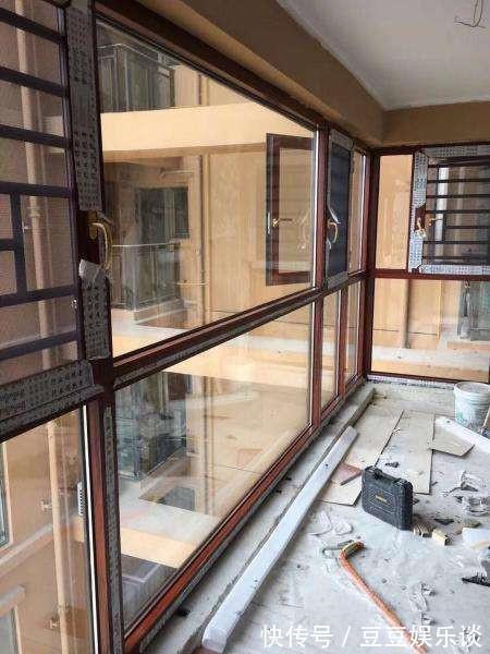 玻璃窗|邻居家封阳台太机智,把窗户变成推拉门,开放式封闭式灵活转换!