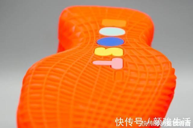 ren当之无愧的旗舰款!哈登5代能成为下一款划时代的战靴吗