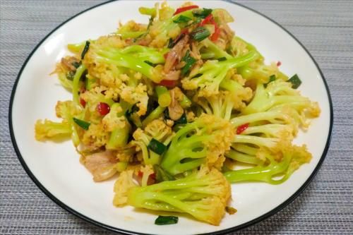 入味|炒花菜，过油还是焯水？都错了，教你一招，花菜香香脆脆很入味