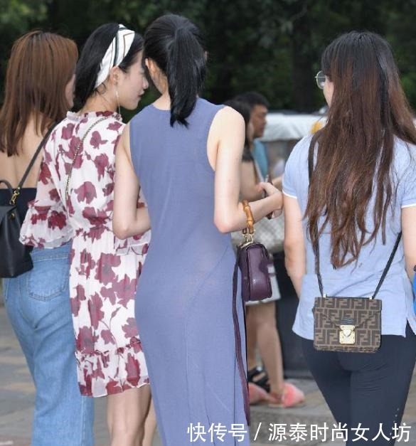 天生丽质 蓝色长纱裙，采用“半透明”设计，御姐范横扫整条街！