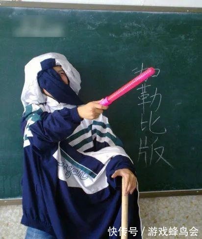 穿法 学生党超流行的4种校服穿法，“土味”穿出时尚感，老师头好疼！