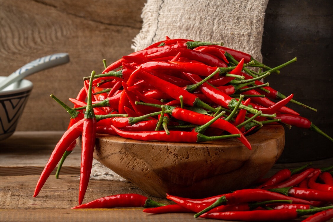 小米椒|小米椒降价了,保存不能直接放冰箱,给你支一招,放一年还很新鲜