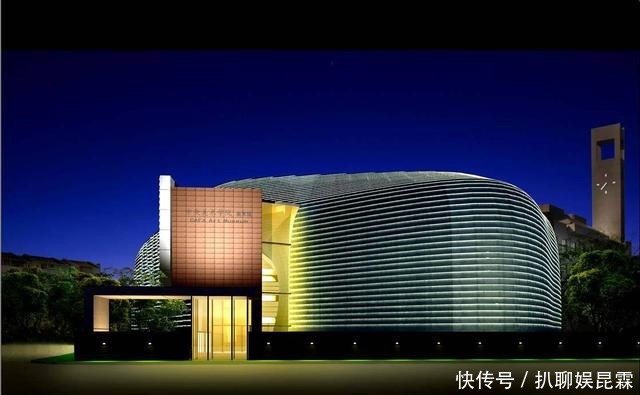 央美老师创作“英文书法”,作品卖价千万遭斥责,网友:毫无价值