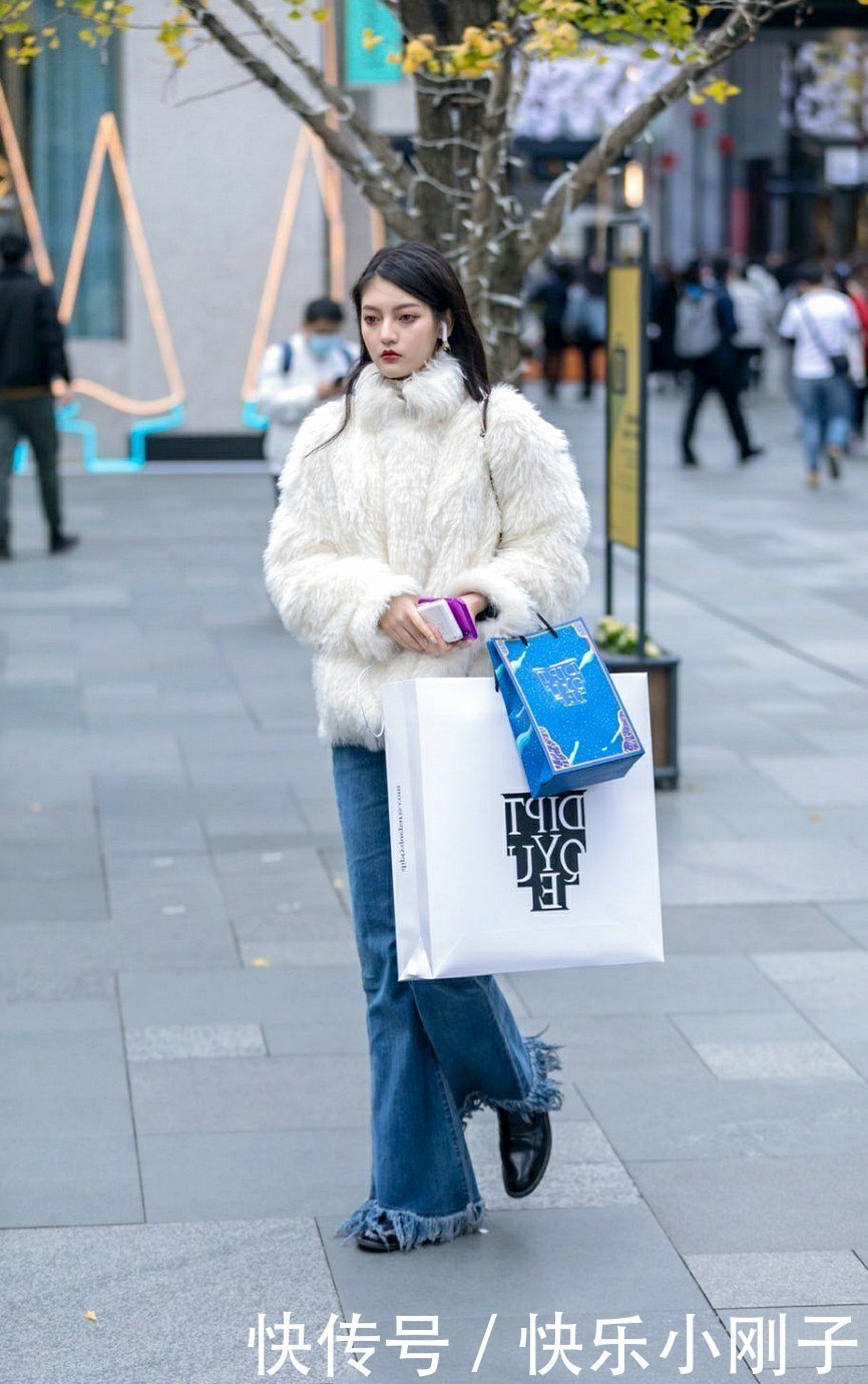 复古今冬再次回潮,一件奢华的皮草,也可以带来时髦感的提升