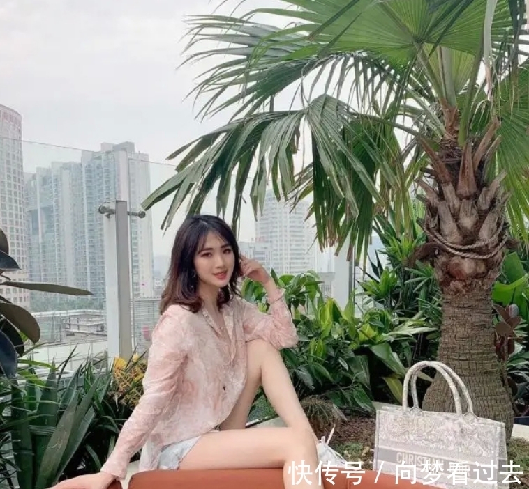 千金小姐|二公主姚安娜精修图和节目里的她,前后对比明显,这才是真实的她