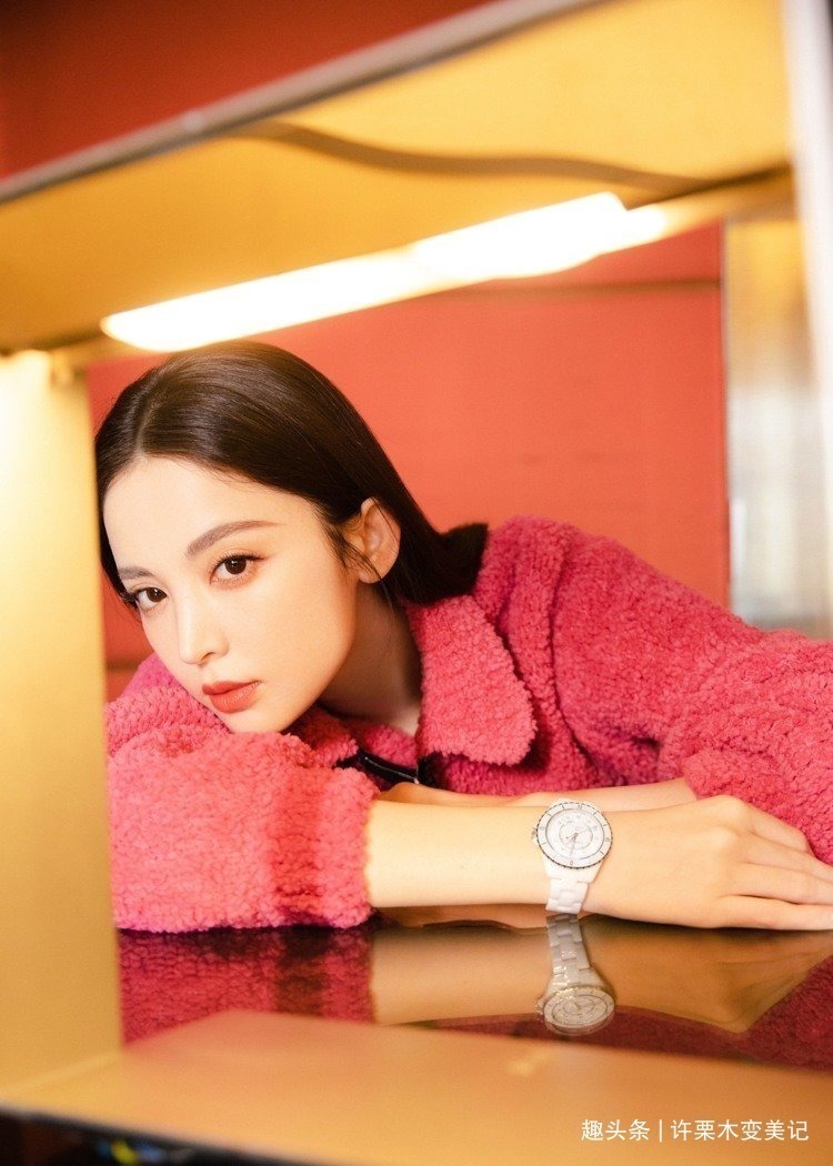 手镯 女人适合戴“手镯”还是“手表”三个理由告诉你,戴错很尴尬