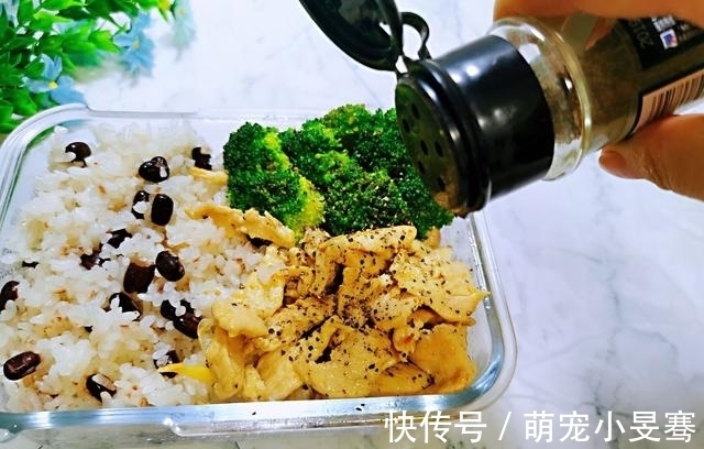 关晓彤晒出减肥食谱,全是妈妈亲自搭配,难怪个高还那么瘦,服气