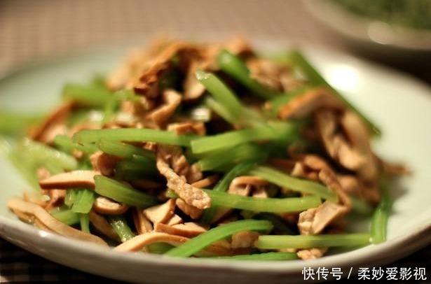  料酒|大厨分享几道越吃越香的家常菜芹菜肉丝、油焖虾、西红柿炖牛肉