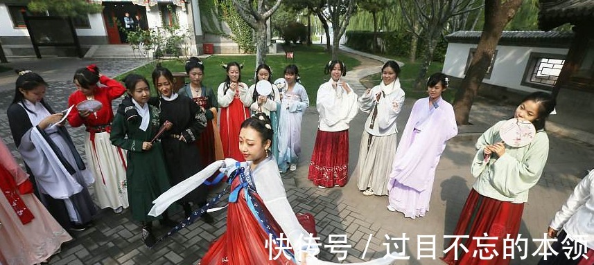 校长$大学生提议将汉服当校服,校长甩出三个问题,让他立刻哑口无言!