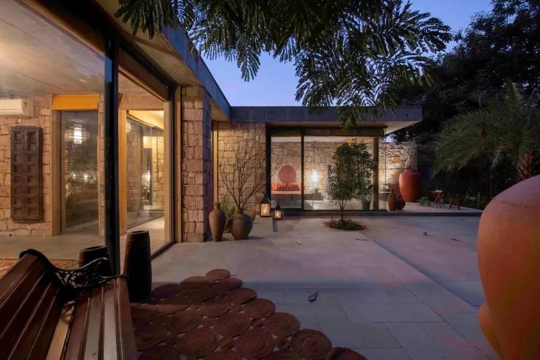 住宅|天然材料打造“舒适洞穴”,这些住宅太可了!