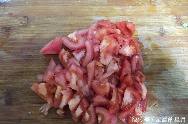 番茄|天冷自己在家吃火锅,做法简单、有荤有素吃到撑,成本不过30元