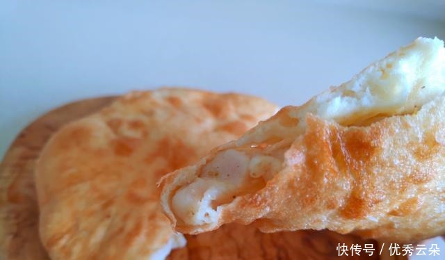 大年三十早上,做个鸡肉饼吃吧,只需一种食材,方便不占肚