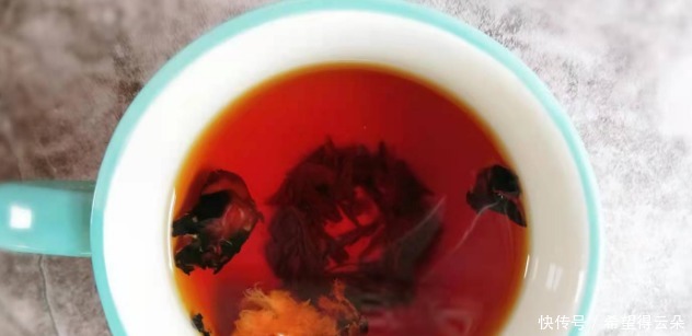 春天宜食甘,紅棗放到鍋里炒一炒,每天一粒堅持食用好處多!