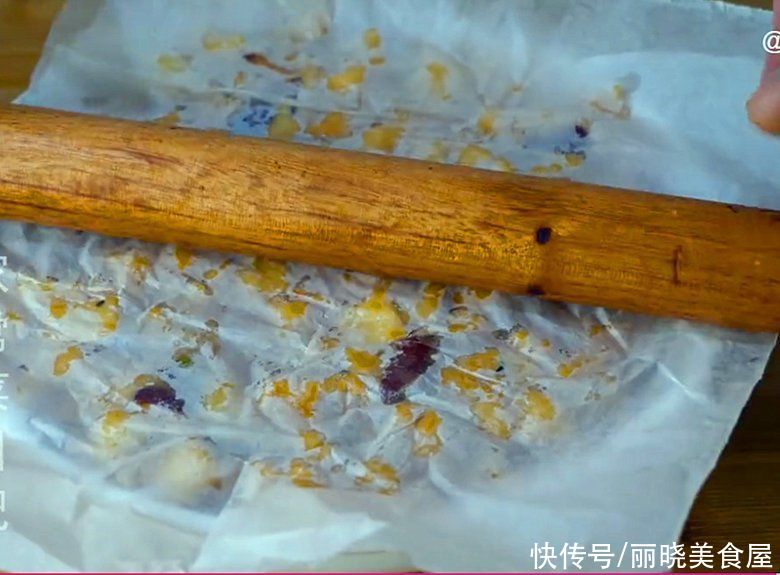 饺子皮扔进滚烫的油锅中，瞬间变美食，连吃4天也不腻，营养解馋