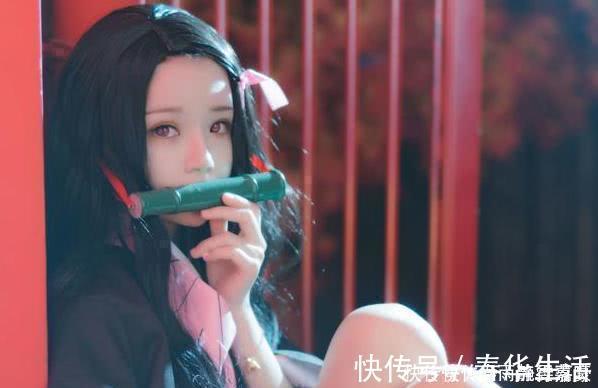 COS|15岁小姐姐COS弥豆子,原本颜值就够惊艳了,看到口中的尖牙后好想要