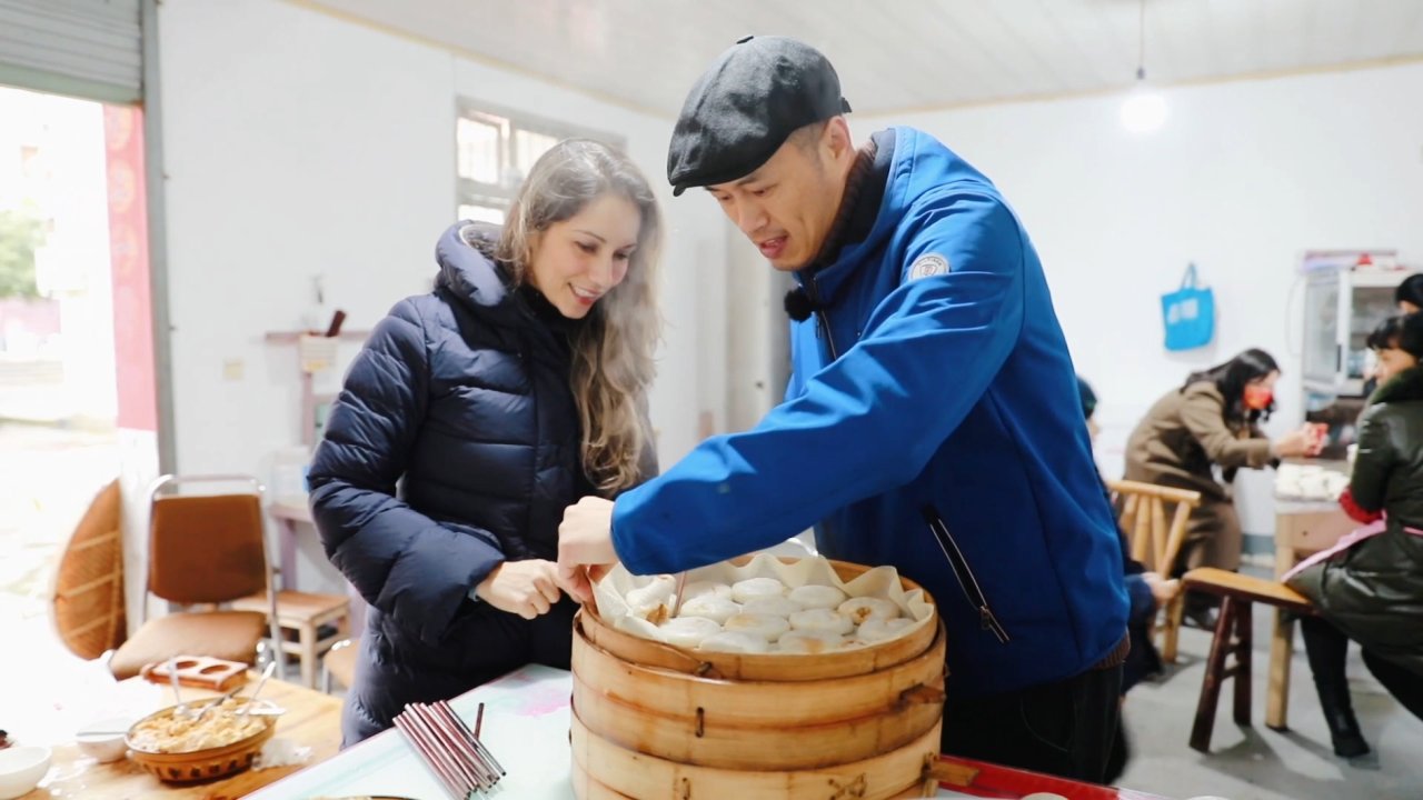 n常山“洋媳妇”回乡记：这个常山年过得真红火