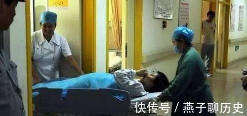 孕妈|孕妈“分娩”时疼痛难忍,丈夫直接就是一巴掌,一旁的医生看愣了