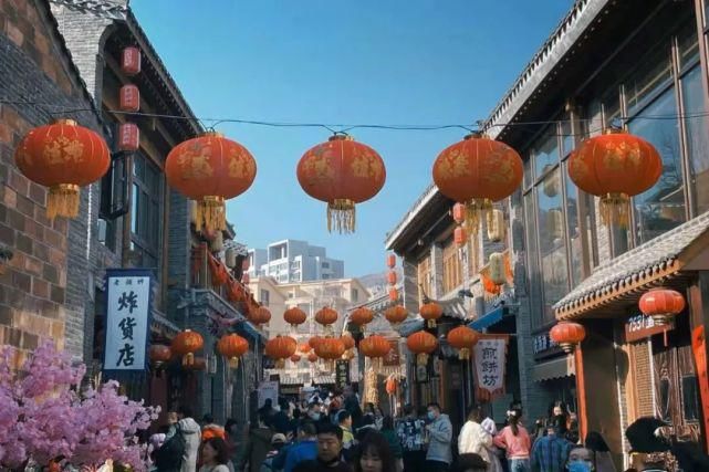 淄博这条网红美食街，样样是经典！从街头吃到街尾超满足