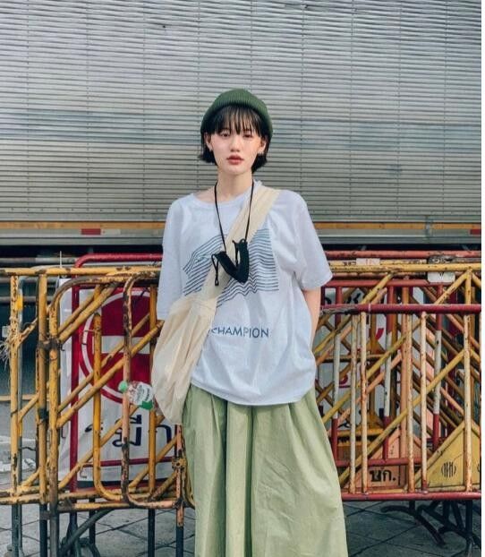 长相舒服又极具氛围感泰国短发女孩meiinpsn 颜值和衣品也都太A了