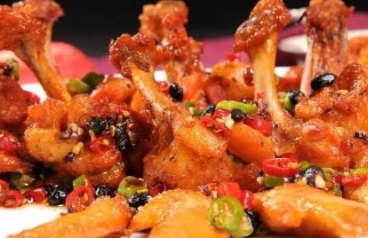 胆固醇|血脂高不能吃肉医生提醒3类肉吃了，血管反而会越来越干净！