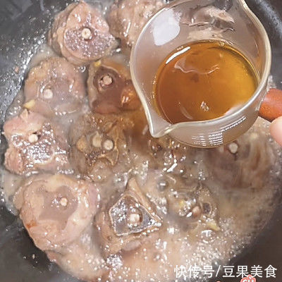 红酒|据说这个时候吃意式炖羊脖骨，是最好的