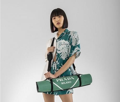 CHANEL春夏新品渔夫帽清新活泼，Prada Outdoor限时店将度假风光带入都市丨是日美好事物