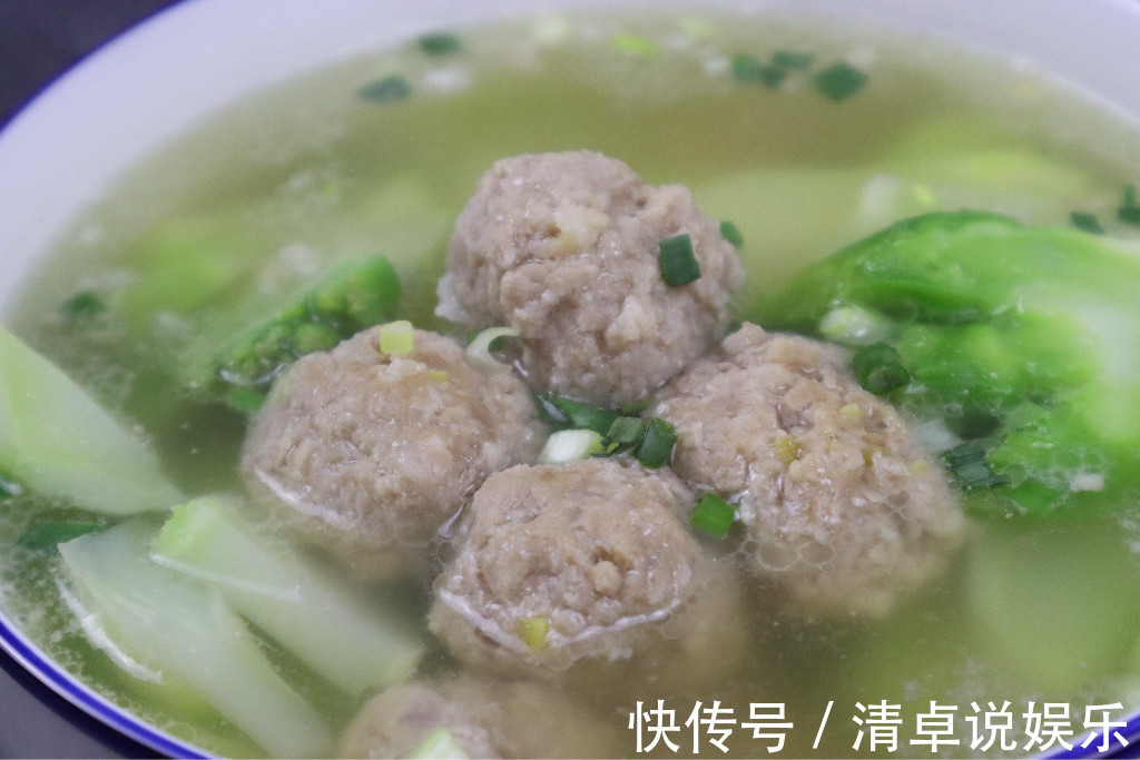 肉丸子下锅就散学会小窍门，肉丸子保准不松散，还很有弹性！