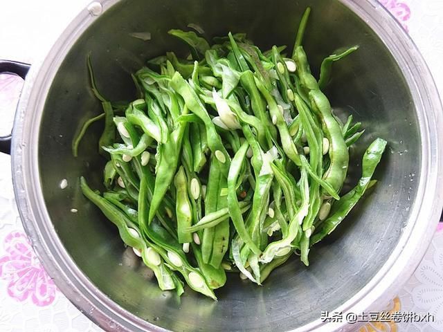 豆角丝|8月，这菜要常吃，营养价值很特别，适合秋补，这么做美味又低卡