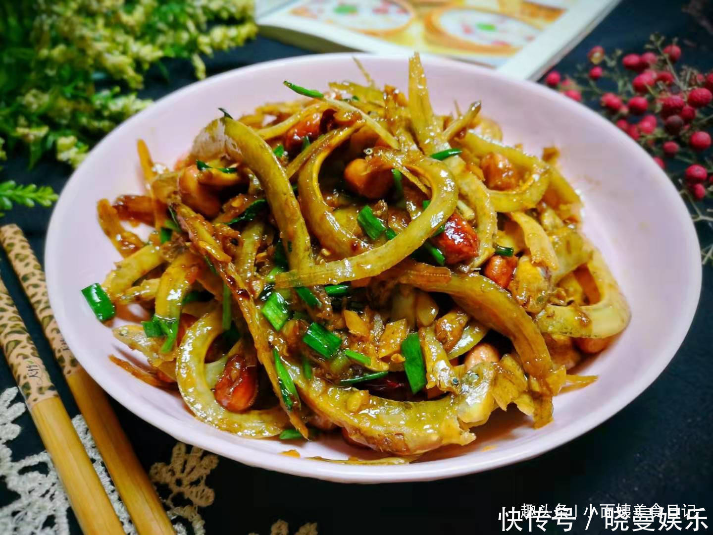 家里小孩缺钙的,可以经常吃这个菜,补钙增钙壮骨,身体强壮!