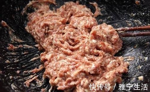 调肉馅，先加油是错的，牢记正确步骤，饺子鲜嫩不柴，咬一口流汁