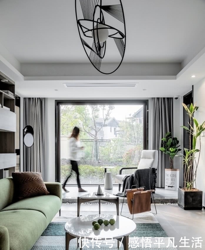 吧台|她取消客厅三件套老气摆放,室内通透大气,美而不艳,传遍整小区