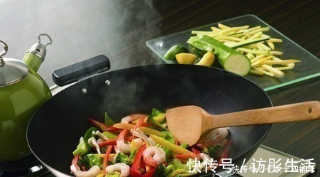 致癌物|炒菜时这些坏习惯,在悄悄地危害着一个家庭健康,请立即说“NO”