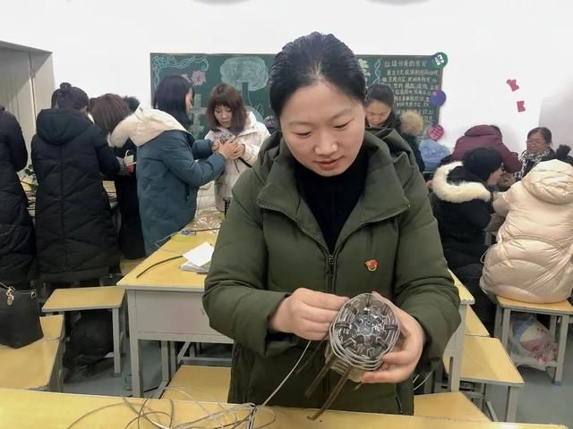  魅力|秀指尖技艺 展非遗魅力--记桃园学校全体教师参加编织培训活动