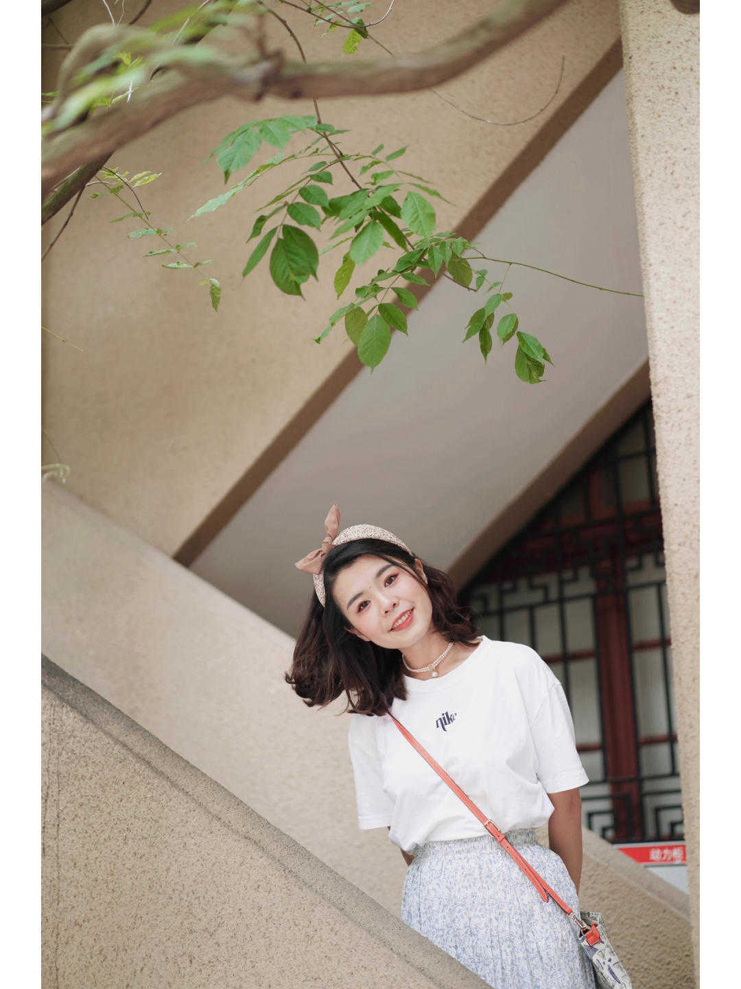 时髦|天热了，裤子就收起来吧！今夏流行“T恤衬衫+半裙”，高级时髦
