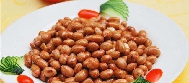 炸花生米时，撒盐撒酒都不对，饭店大厨放点它，30天不回潮