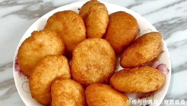 夏天，早餐给孩子做它吃，开水一烫，金黄酥脆，2分钟做好，好吃