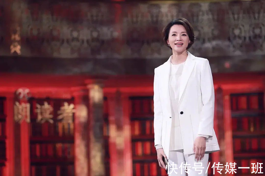 疲態|董卿罕見現身，短發干練，面容稍有疲態，《朗讀者》第三季要來了
