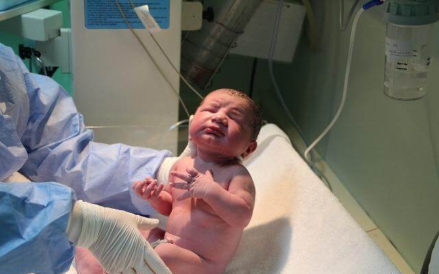 性别|产房里,妈妈看眼“性别”,新生儿被直接抱走,为什么这么匆忙