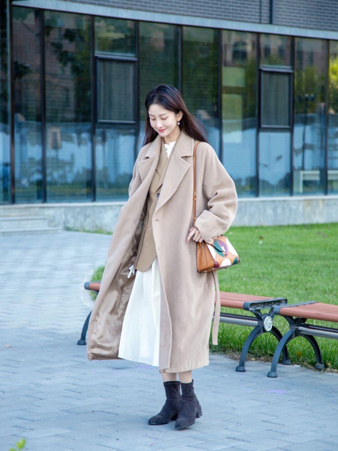 时尚博主|忽冷忽热的季节不知道穿什么?一件毛呢大衣全搞定
