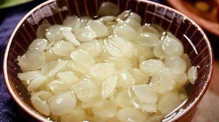 想长寿全靠吃,3种食物离不开,保护肝脏,祛除脸部黄褐斑