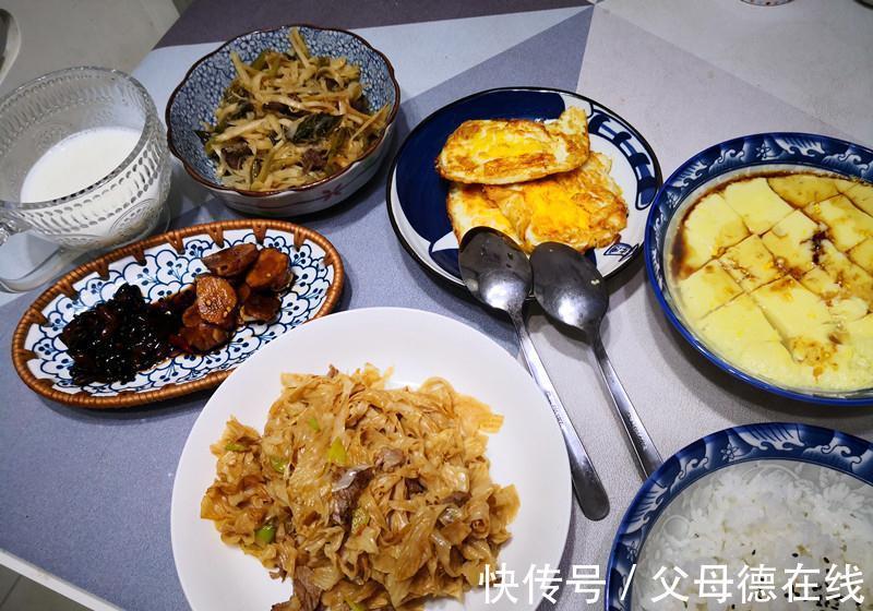 公公来家里住，媳妇做的早餐，在朋友圈火了，网友：太寒酸，抠门