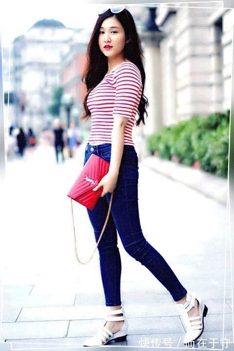 女人味 牛仔裤百搭不挑人,给人很清新的感觉,美女穿上性感又有女人味