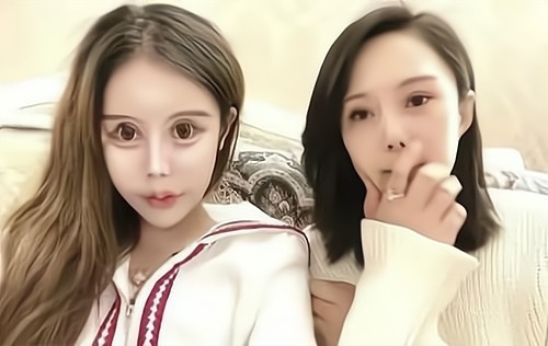 丰胸#16岁开始整容,花400万“换脸”200次的“红粉宝宝”,现在怎样