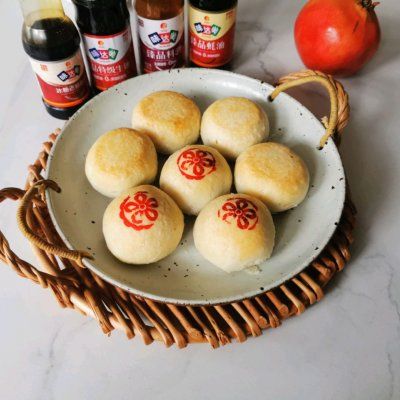 月饼|#鲜到鲜得,月满中秋,沉鱼落宴#辣白菜鲜肉月饼