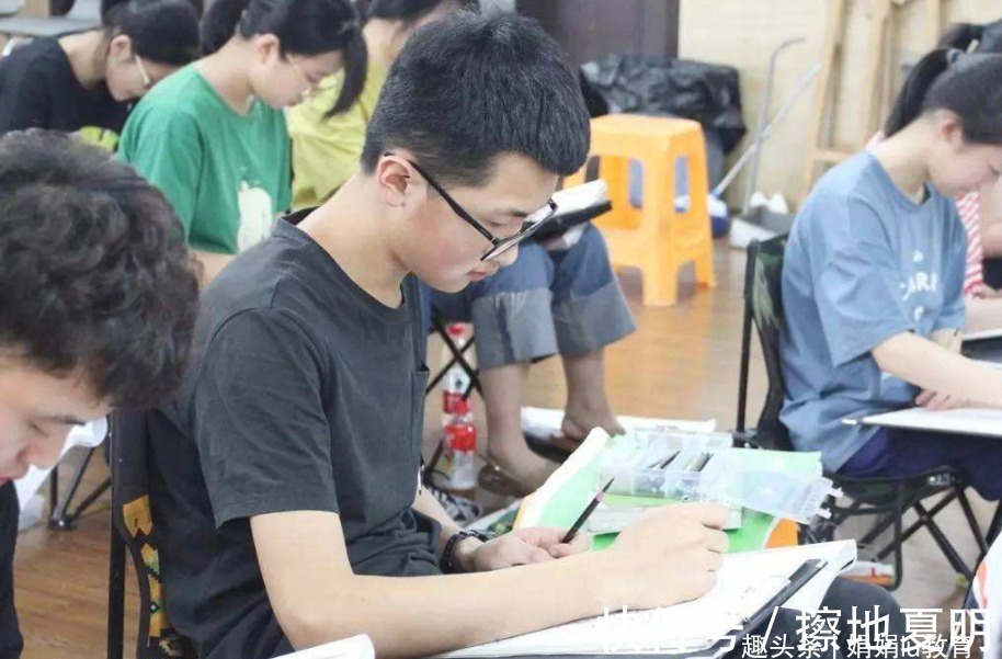 文化课&美术生的“素描画”太传神,一眼就能看出是谁,你能认出几个?