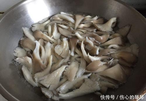 洋葱和它是绝配,等于“血管清洁工”,隔三差五吃,血管通畅了