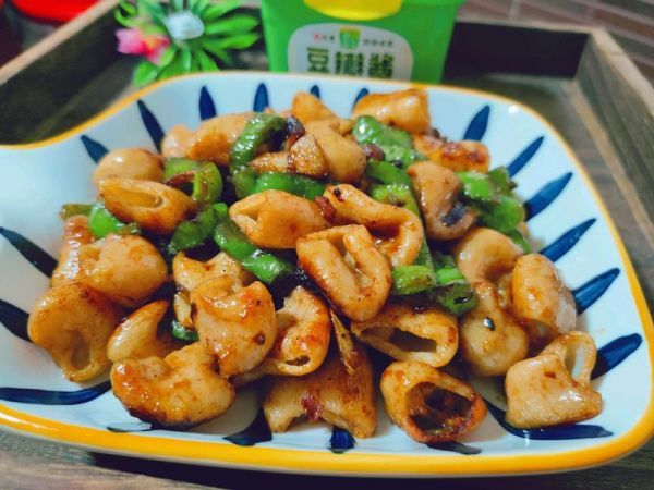 招牌|#一勺葱伴侣，成就招牌美味#回味无穷的青椒肥肠