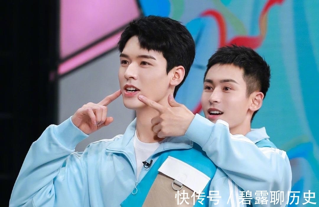 雜志|歐陽娜娜和張子楓合拍雜志，百合CP好磕，有的觀眾卻擔(dān)心捆綁營銷